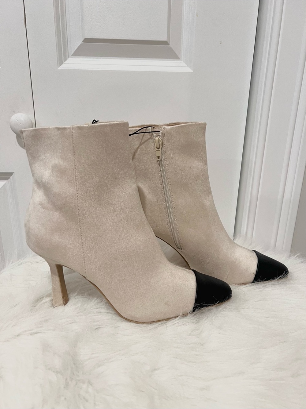 Express Elegant Two-Tone Ankle Boots in Cream and Black